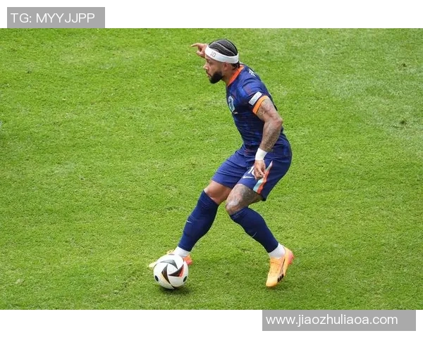 足球明星内衬的设计与材质解析如何影响运动表现和舒适度